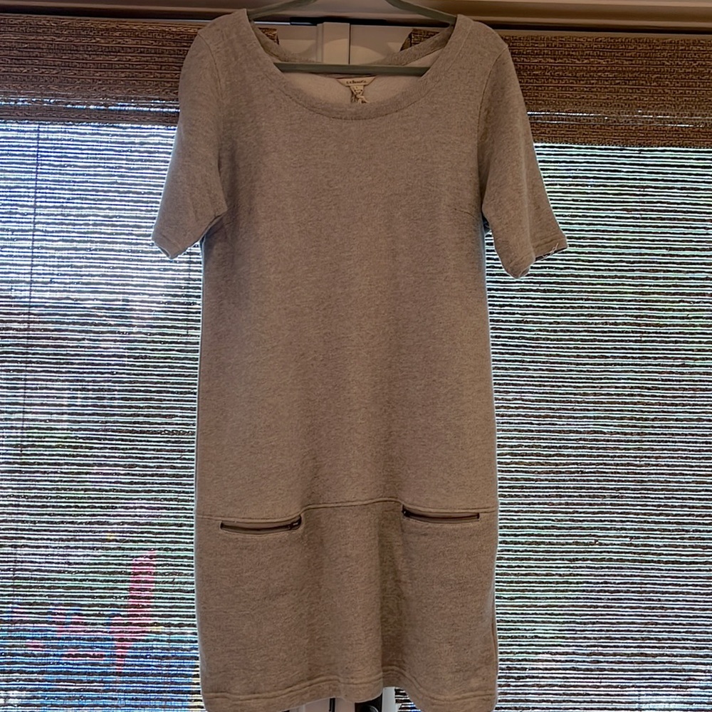 Grey cotton dress.